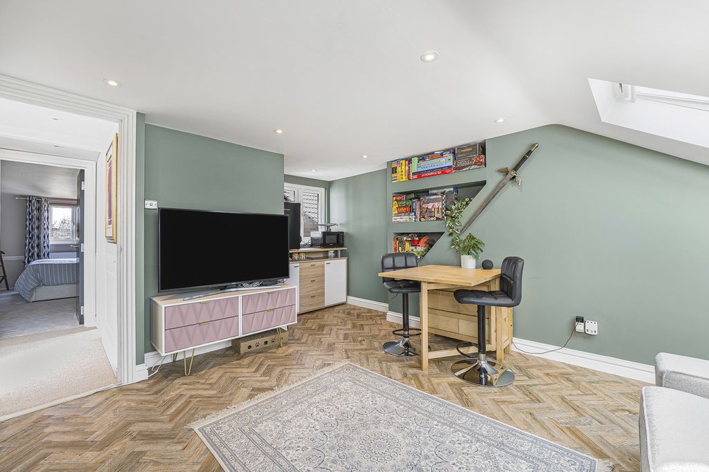 Property photo 3 of 23