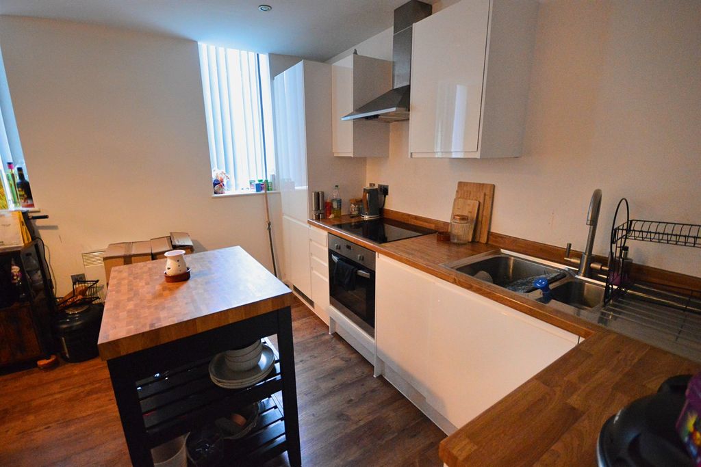 Property photo 3 of 7 Kitchen