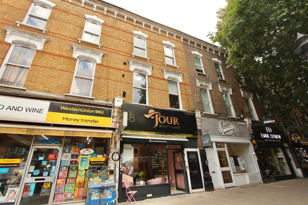 Property photo 3 of 15 Stoke Newington High Street, N16
