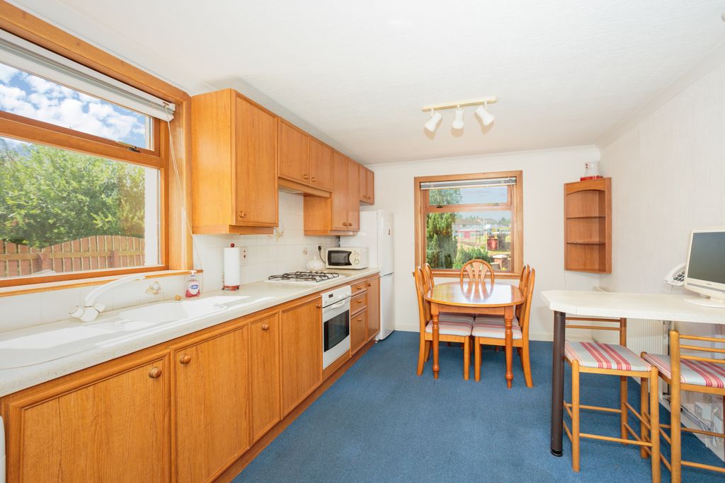 Property photo 3 of 28 Kitchen/Diner