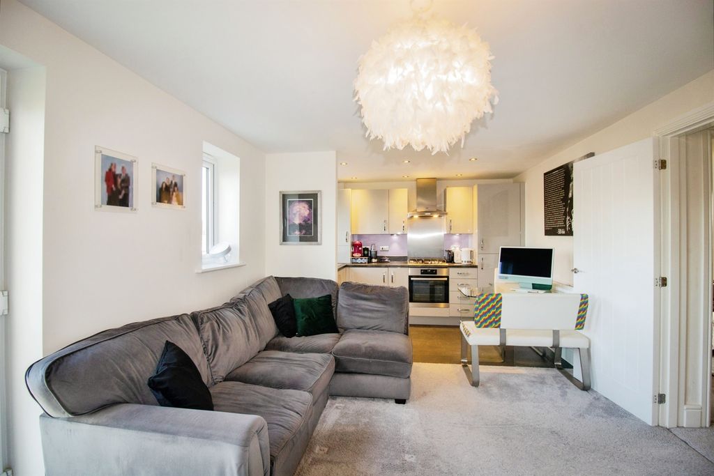 Property photo 2 of 11