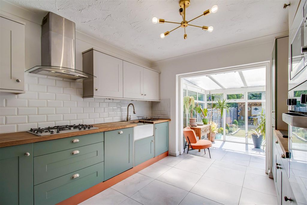Property photo 3 of 15 Kitchen