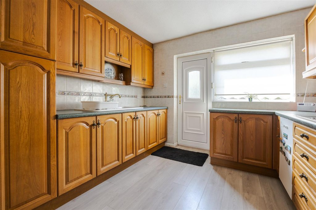 Property photo 2 of 15 Kitchen