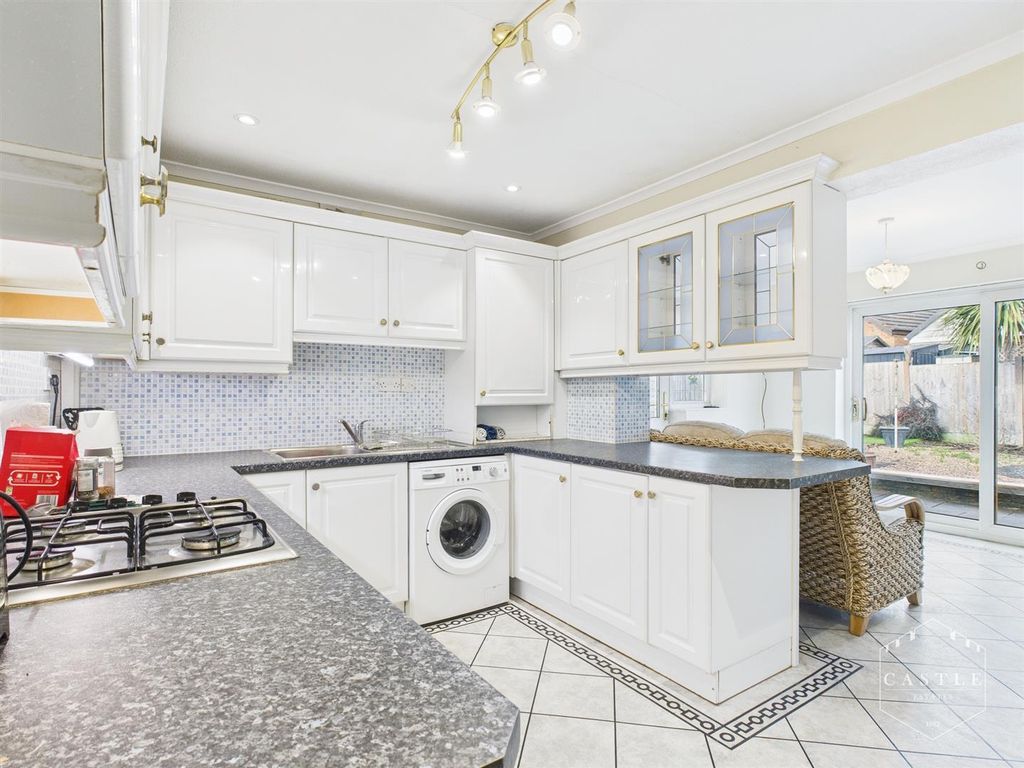 Property photo 3 of 23 Kitchen