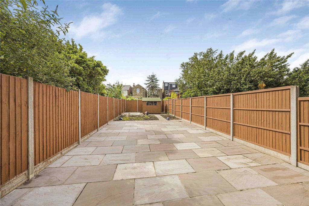 Property photo 2 of 9 Garden
