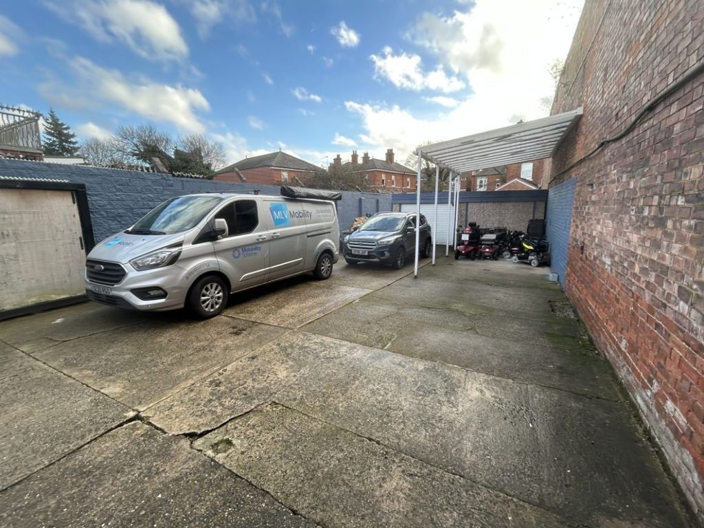 Property photo 3 of 5
