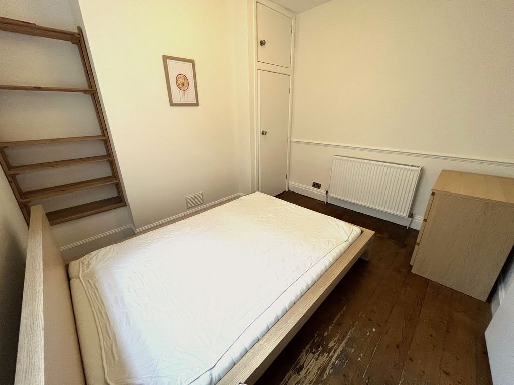 Property photo 1 of 5 Photo 8