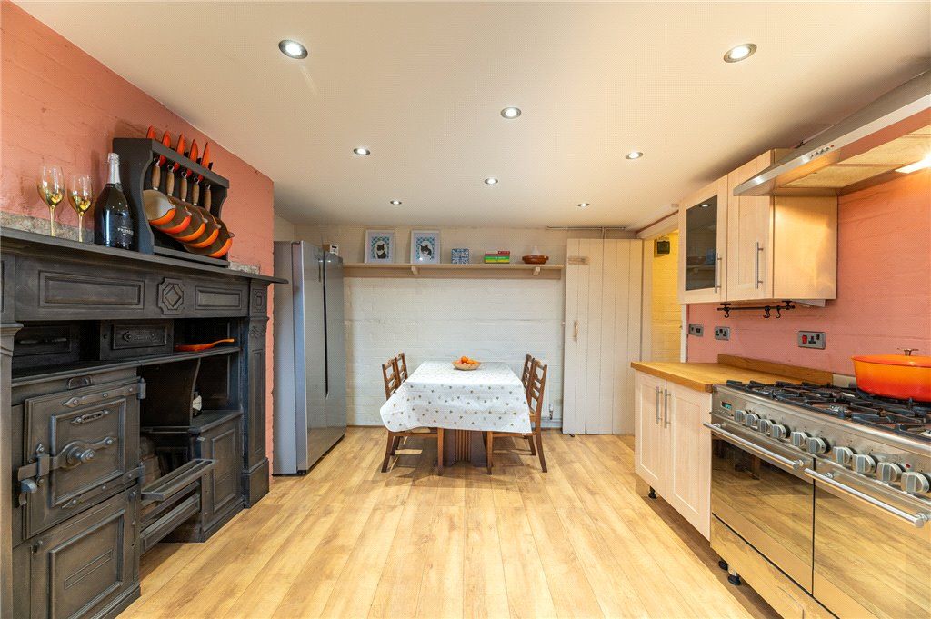 Property photo 3 of 27 Kitchen