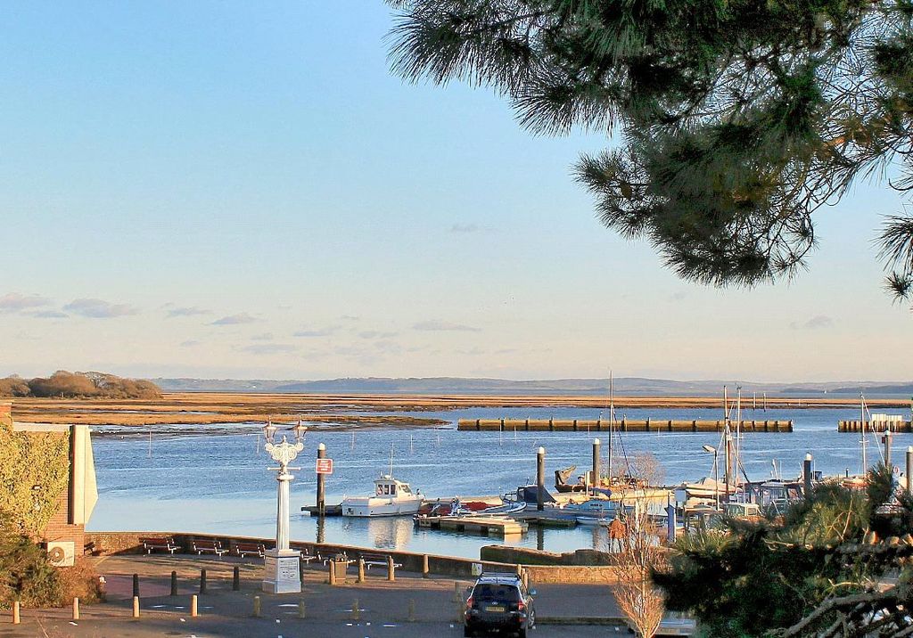 Property photo 2 of 17 Views