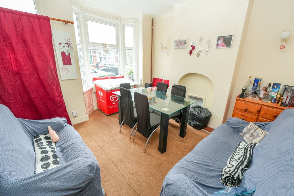 Property photo 2 of 9 Dining Room