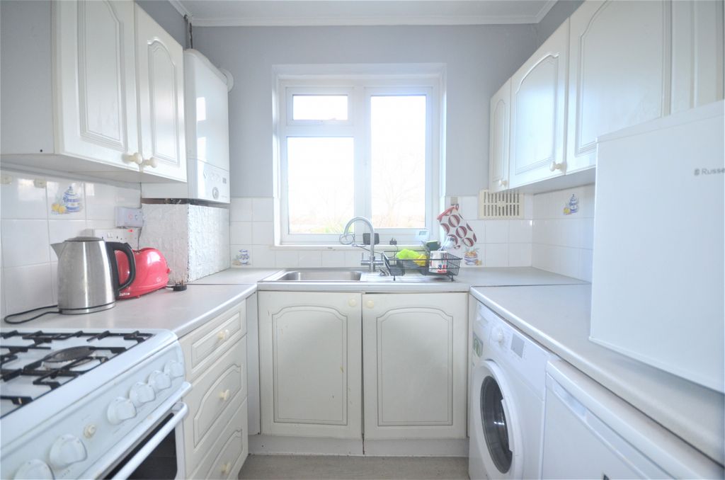 Property photo 1 of 6 Two Bedroom First Floor Maisonette