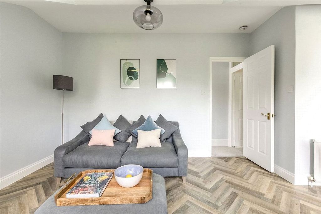 Property photo 2 of 8