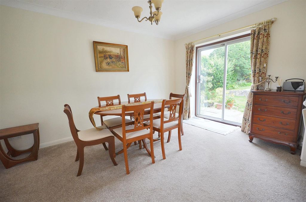 Property photo 3 of 12 Dining Area