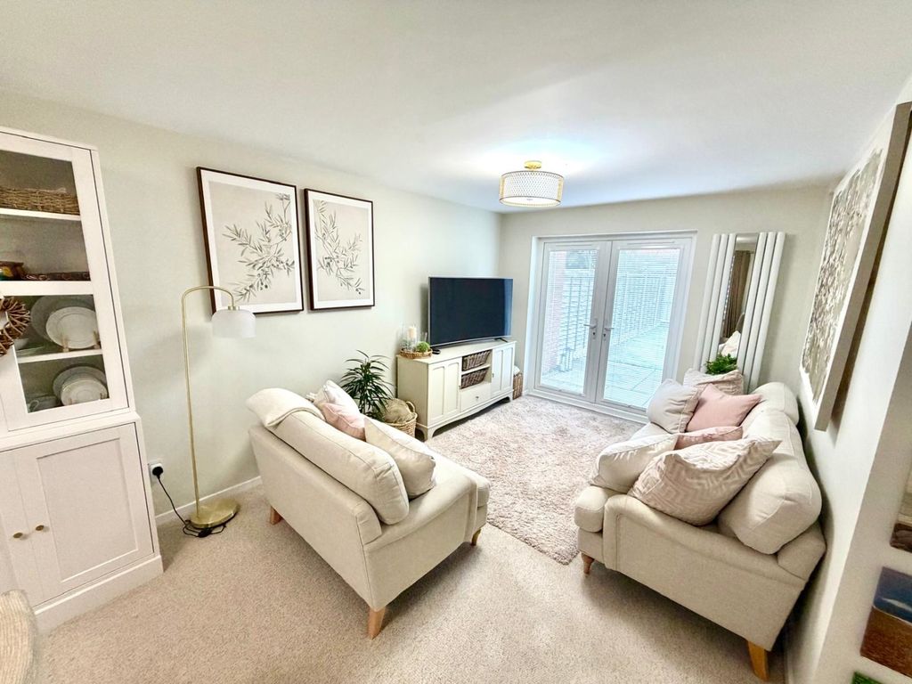 Property photo 2 of 9 Lounge