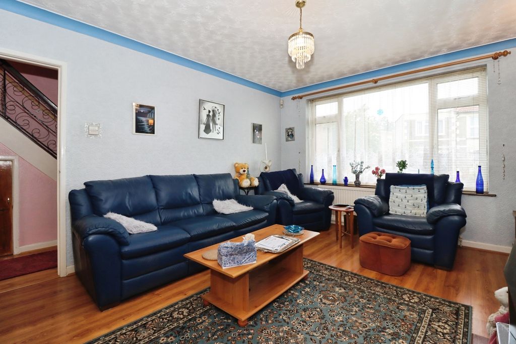 Property photo 3 of 17 Pbox-Img.Jpg