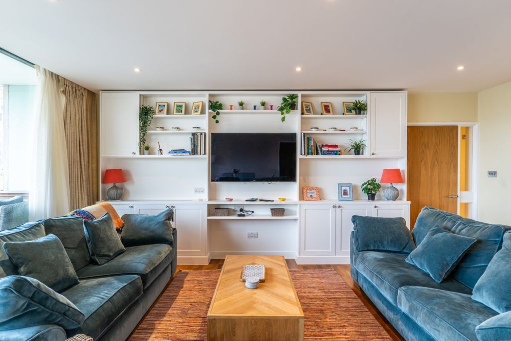 Property photo 2 of 17