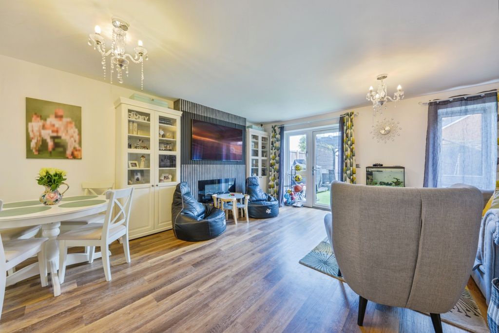 Property photo 3 of 20