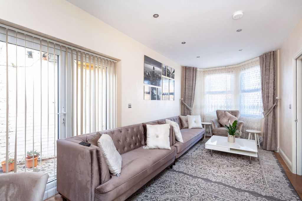 Property photo 2 of 7