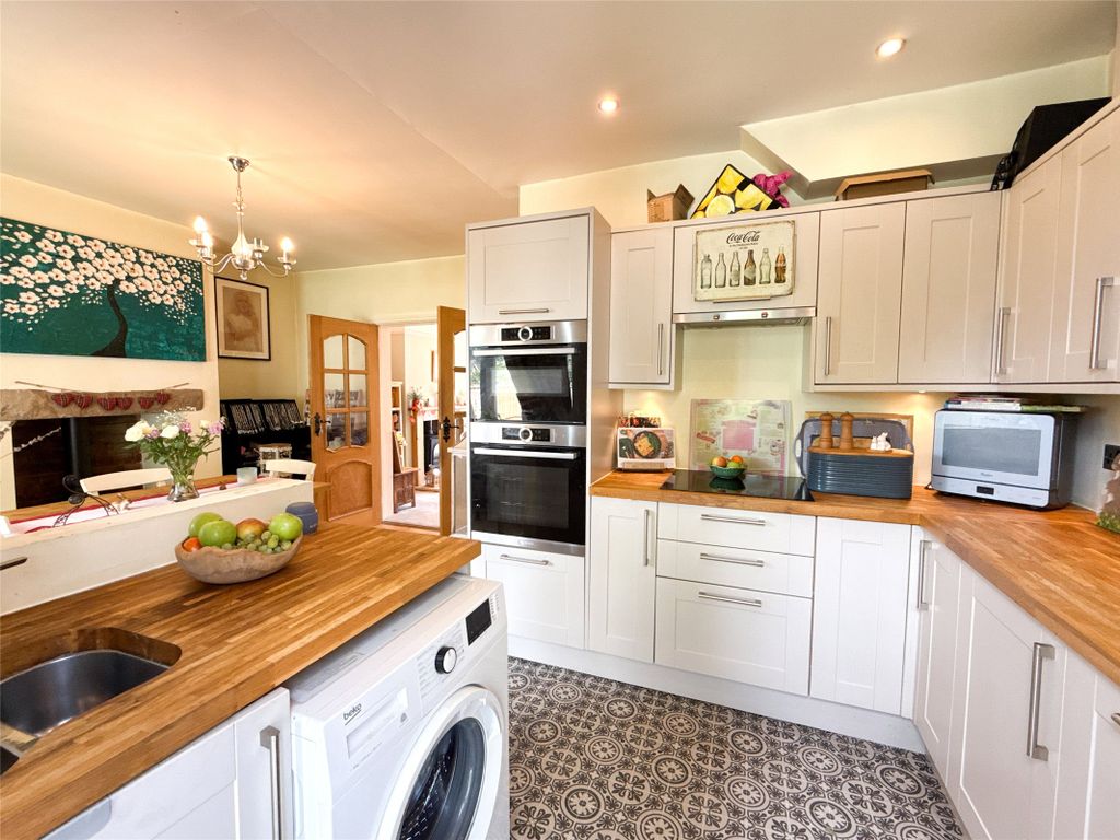 Property photo 3 of 27 Kitchen