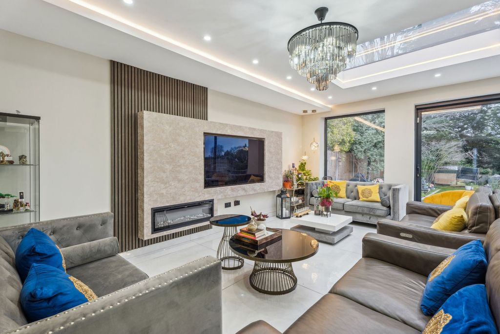 Property photo 2 of 25