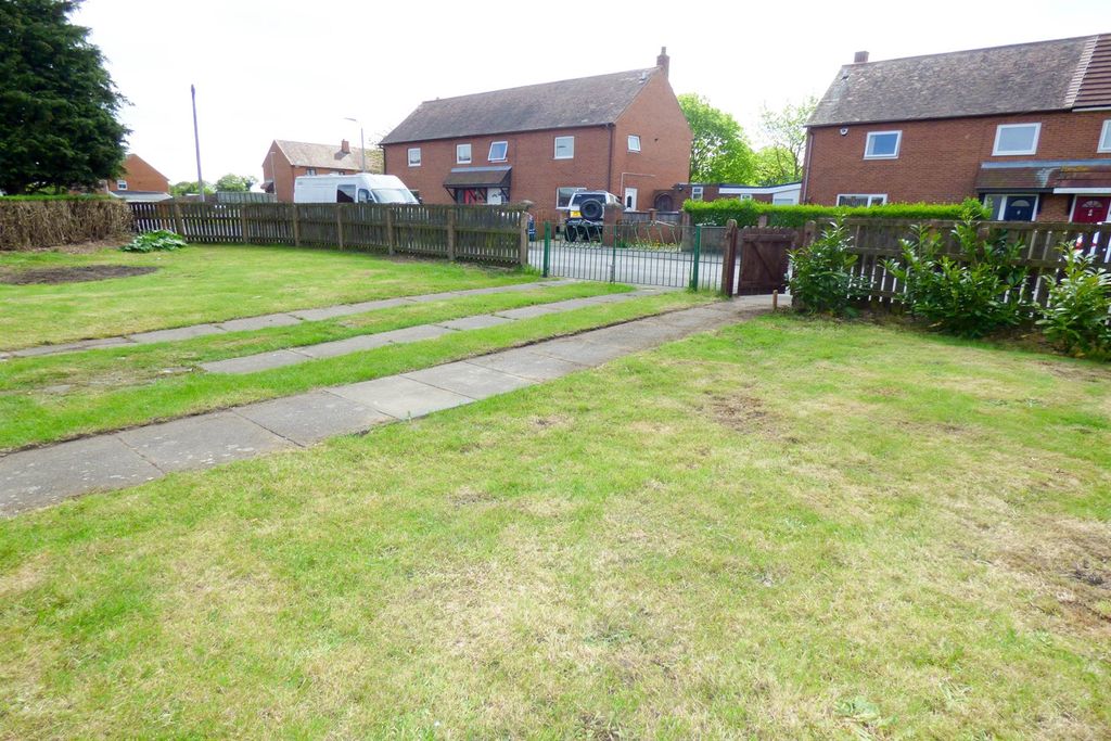 Property photo 3 of 12 Garden/Drive