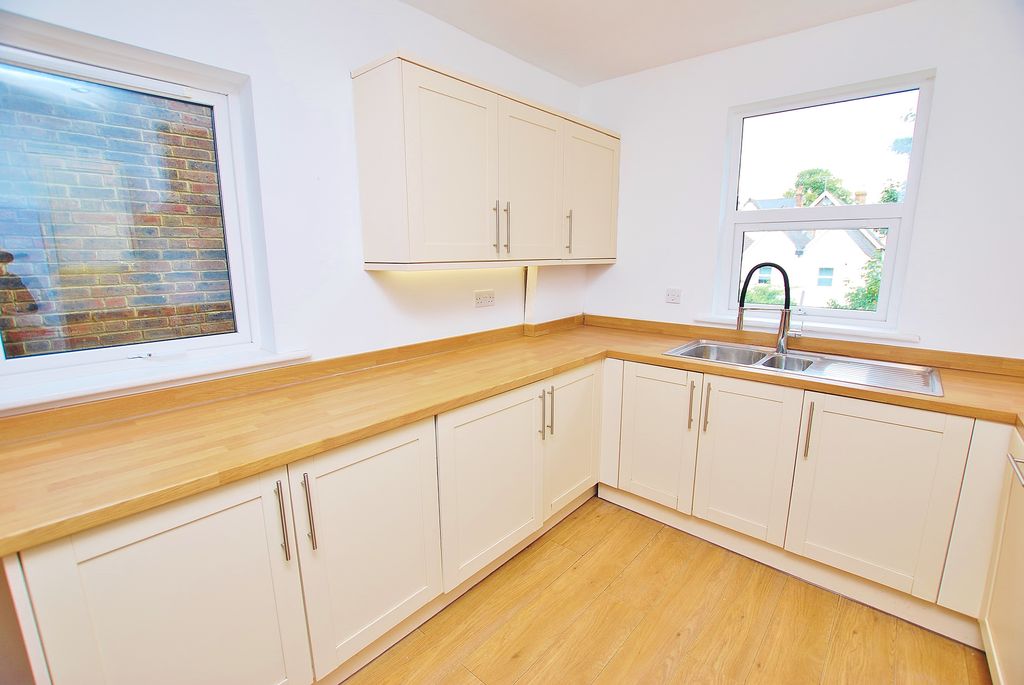 Property photo 3 of 16 Photo 03