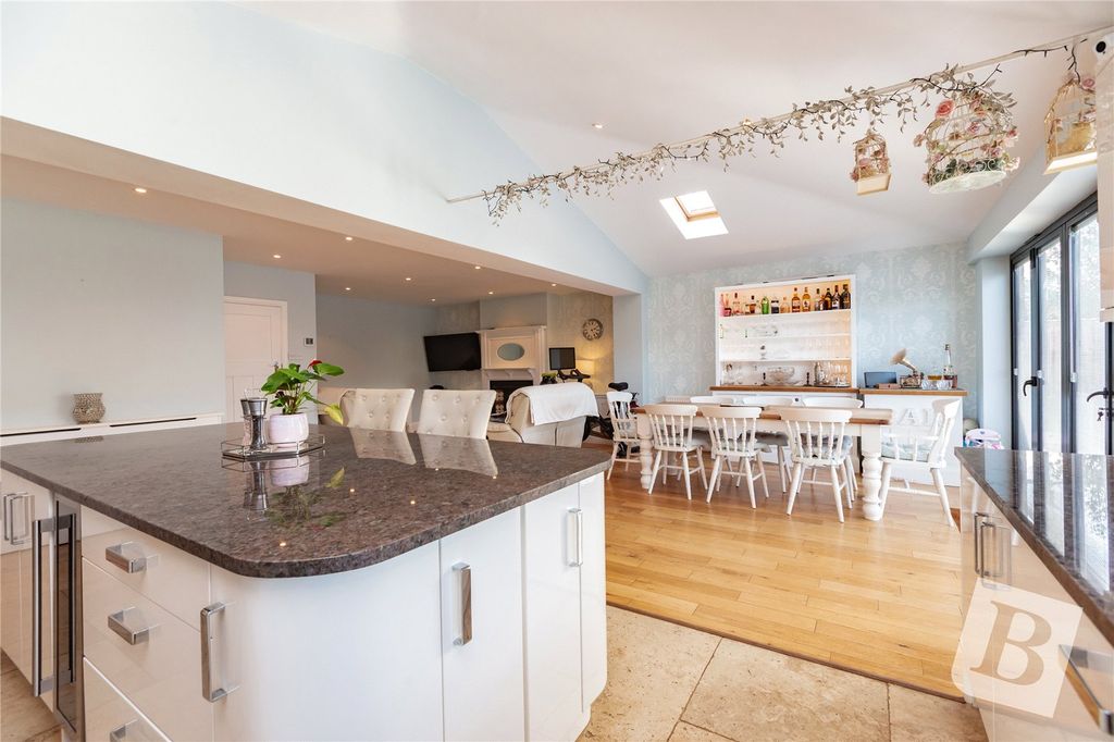 Property photo 1 of 18 Kitchen