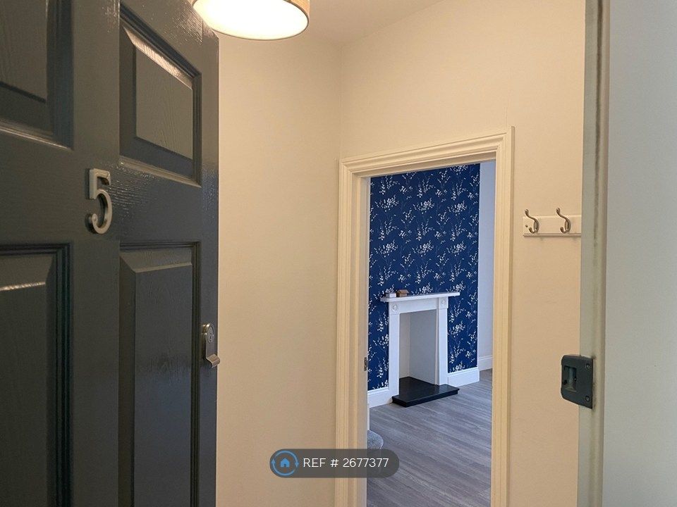 Property photo 3 of 12 Enterance