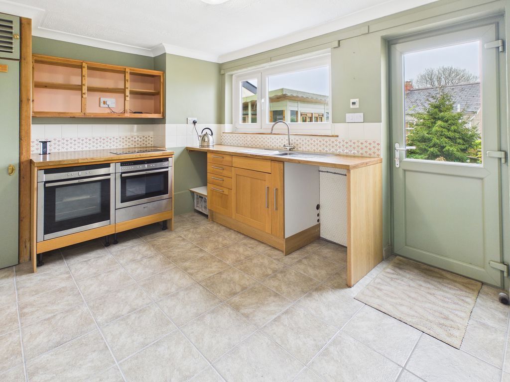 Property photo 2 of 11 Kitchen/Dining Room