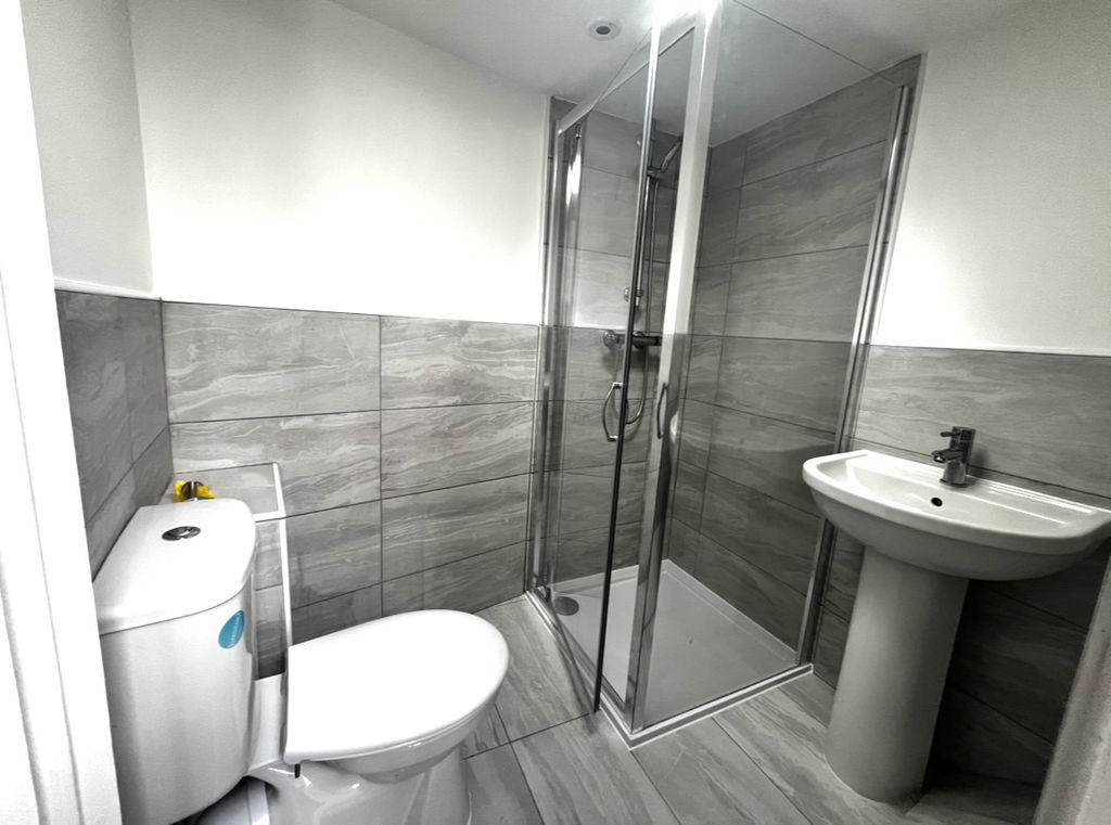 Property photo 3 of 5 Bathroom