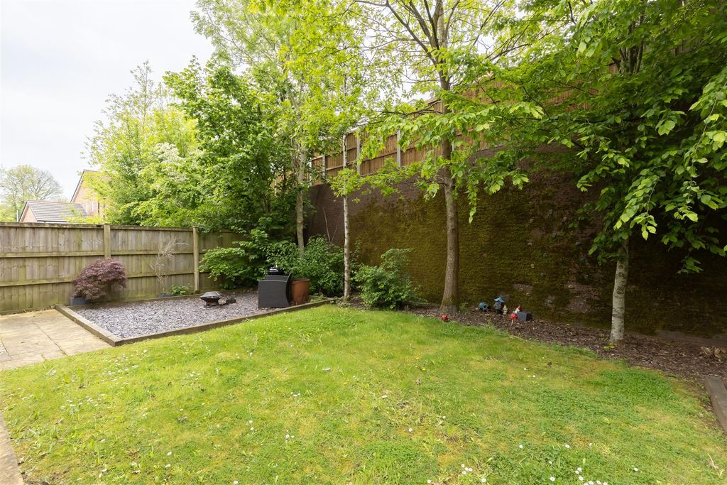 Property photo 2 of 32 Garden