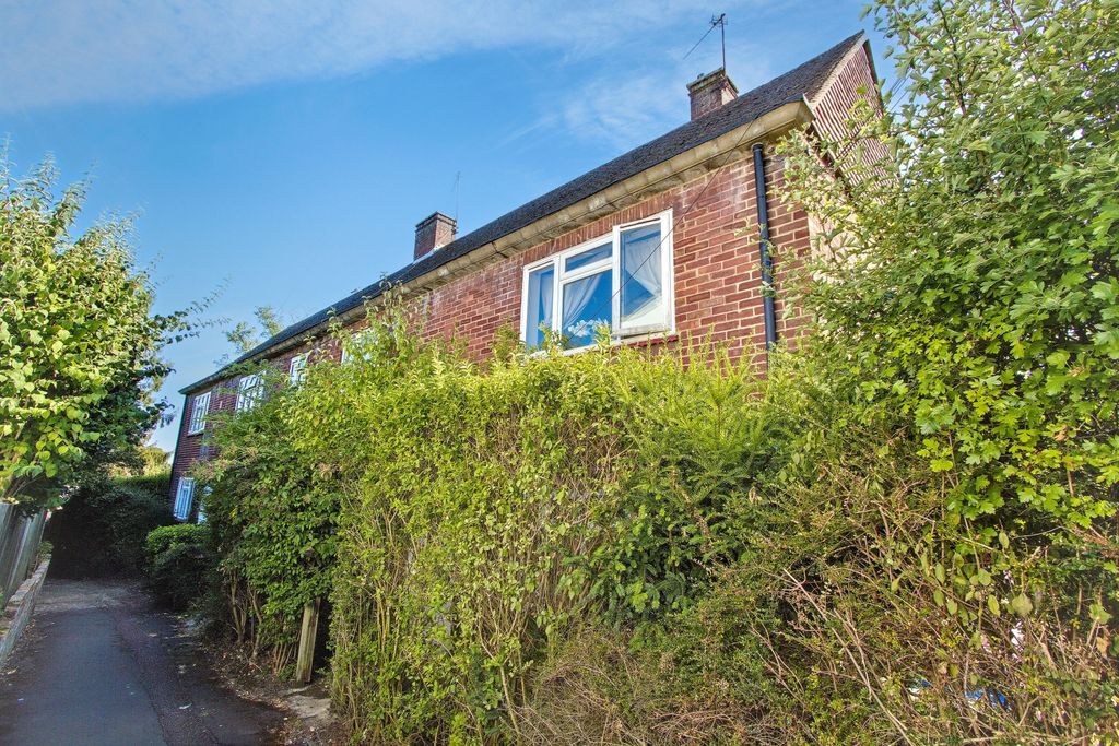 Property photo 1 of 12 1 Newcombe Path, Shenley, Radlett Wd7 9El
