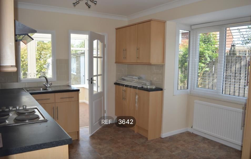 Property photo 3 of 9 Kitchen