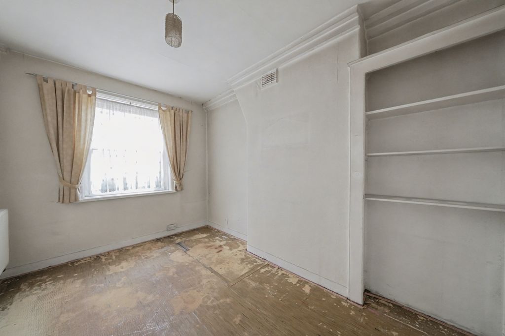 Property photo 2 of 20 Flat 9, Block E, Peabody Estate, Herbrand Street, Bloomsbury, London WC1N 1Jg
