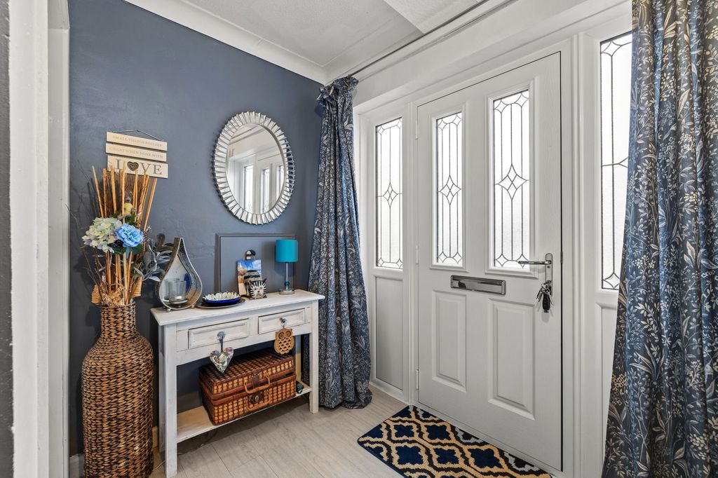 Property photo 3 of 32