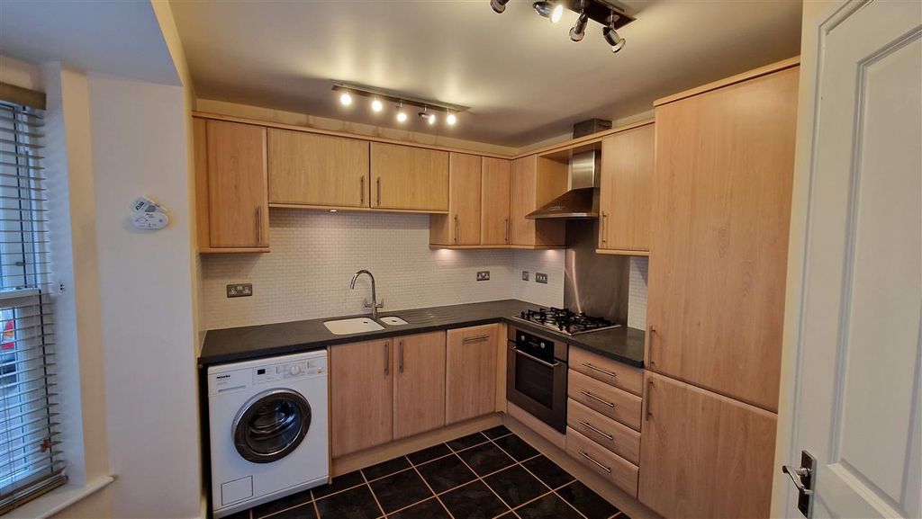 Property photo 2 of 15 Kitchen/Breakfast Room