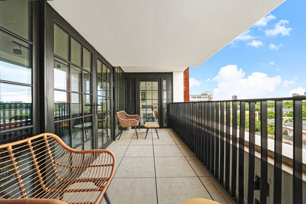 Property photo 3 of 21