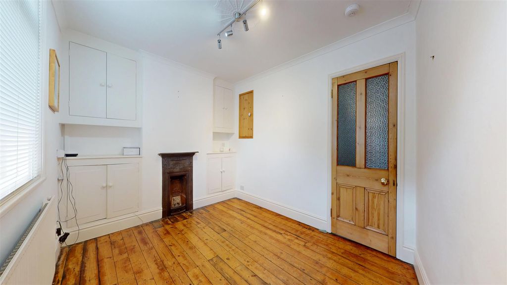 Property photo 3 of 11 Sitting Room