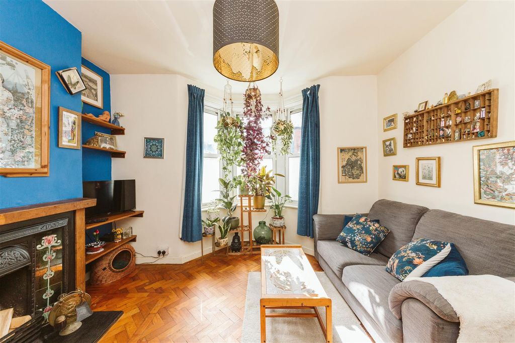 Property photo 1 of 22 Lounge