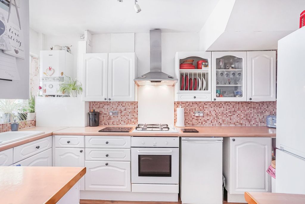 Property photo 3 of 26