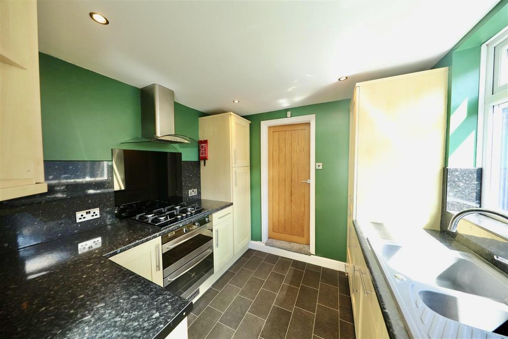 Property photo 3 of 16 Kitchen
