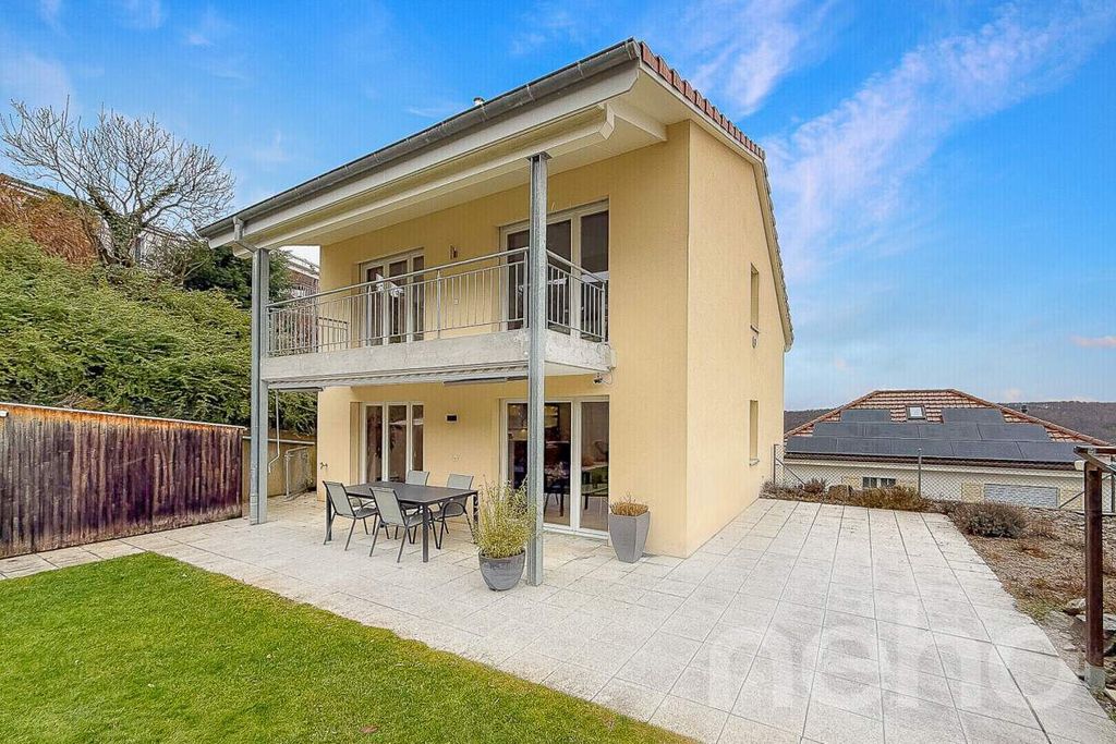 Property photo 2 of 12