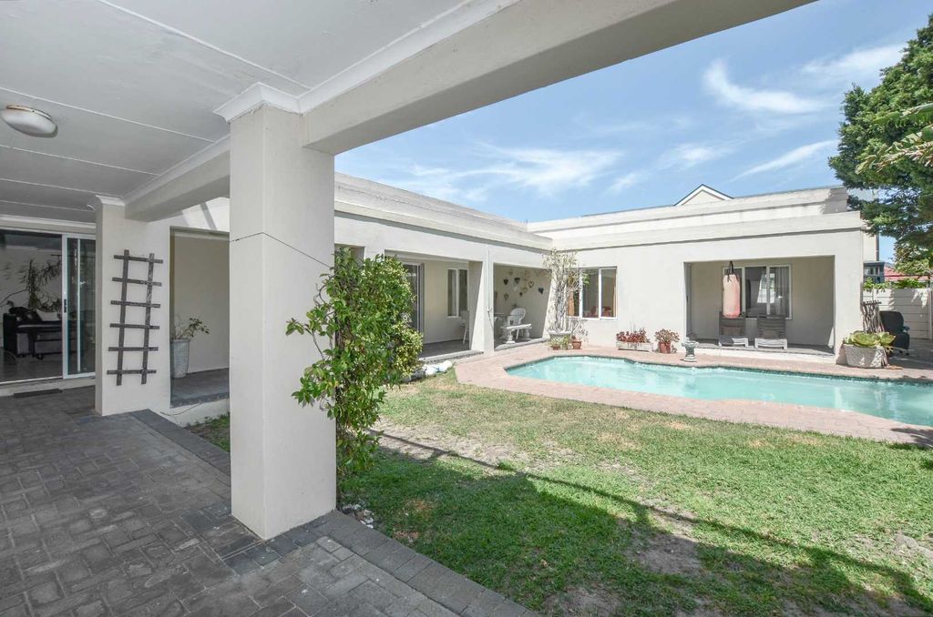 Property photo 2 of 38