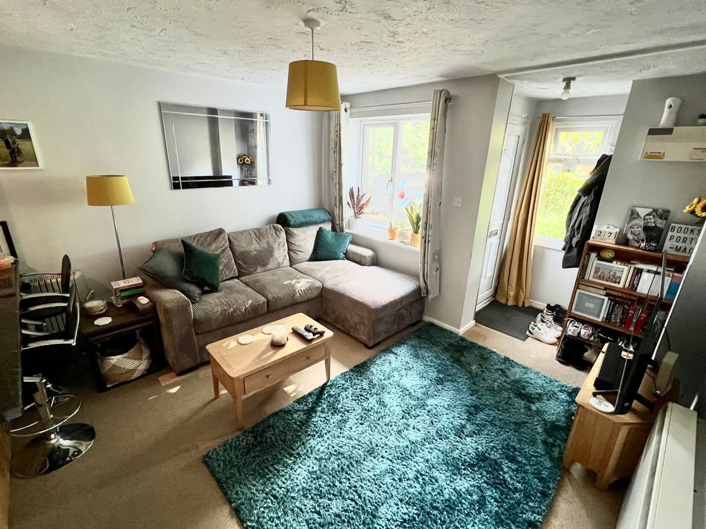 Property photo 2 of 6 Living Room