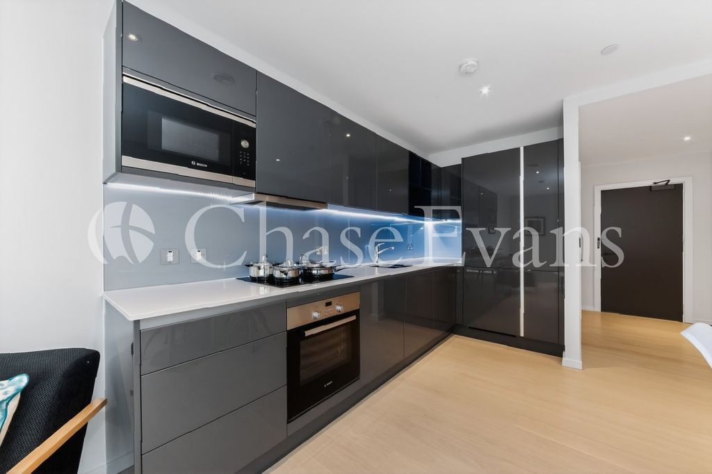 Property photo 3 of 12 Kitchen