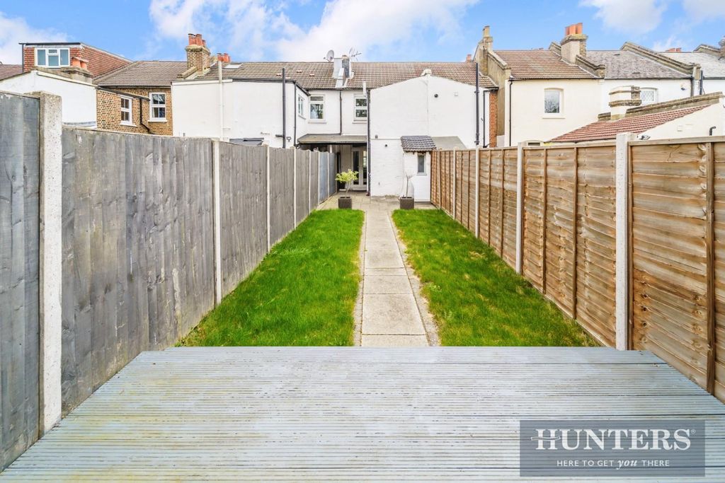 Property photo 2 of 11 Longfellow Road (7).Jpg