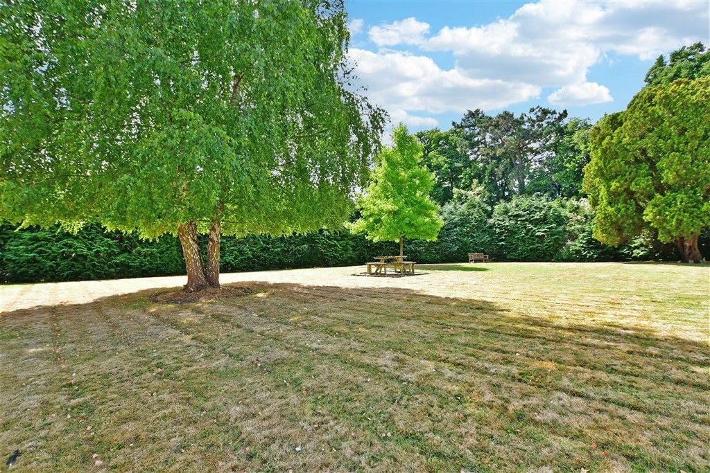 Property photo 1 of 9 Communal Gardens