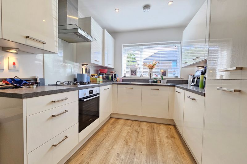 Property photo 2 of 11 Kitchen