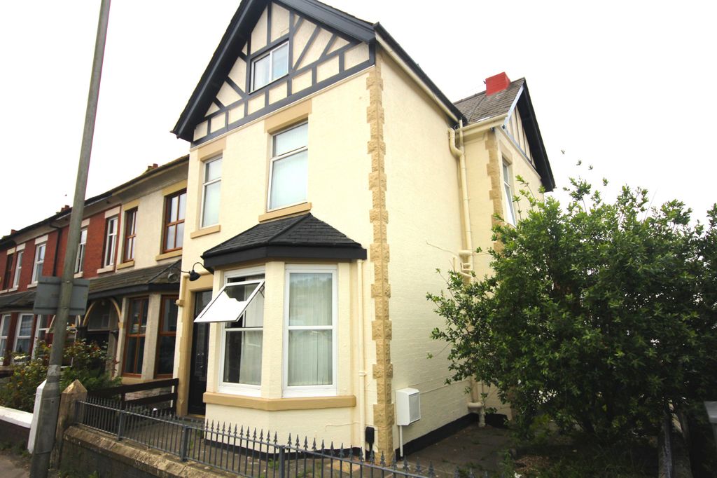 Property photo 2 of 20