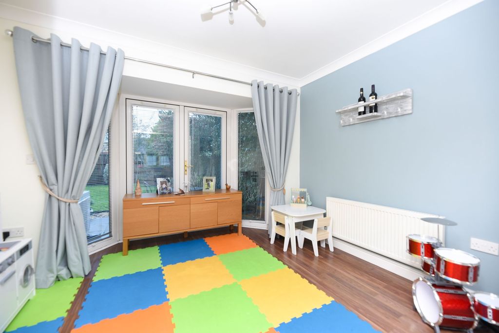 Property photo 3 of 19